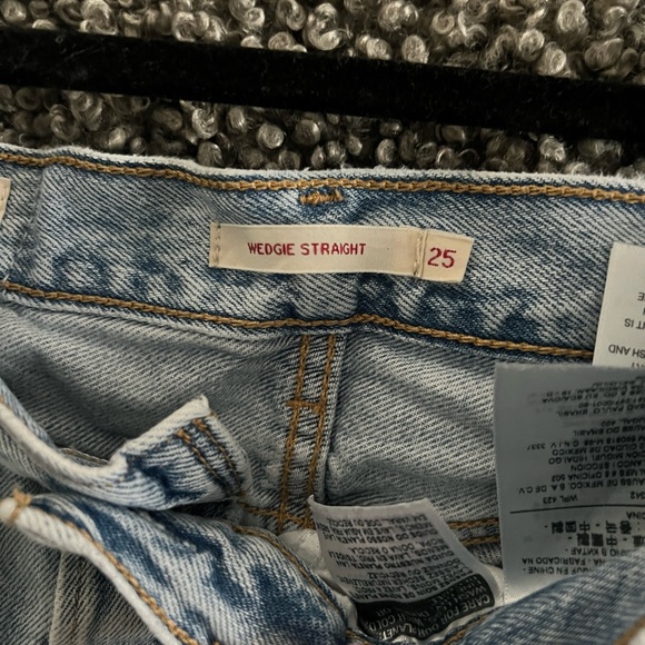 Levi’s Wedgie Jeans - Picture 5 of 7